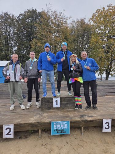 Rodzinny Piknik Sportowy z Zimnym Ptakiem